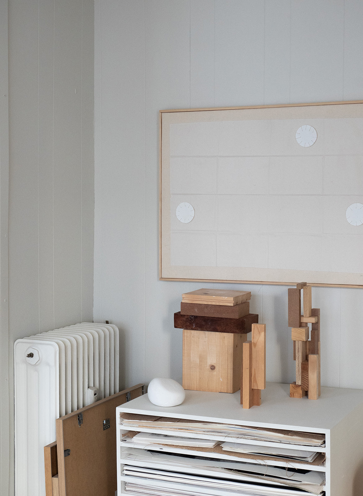 Minimalist textile artwork with stitched white circles on a sand-coloured fabric background, framed in oak, created as a limited edition by Atelier Cph